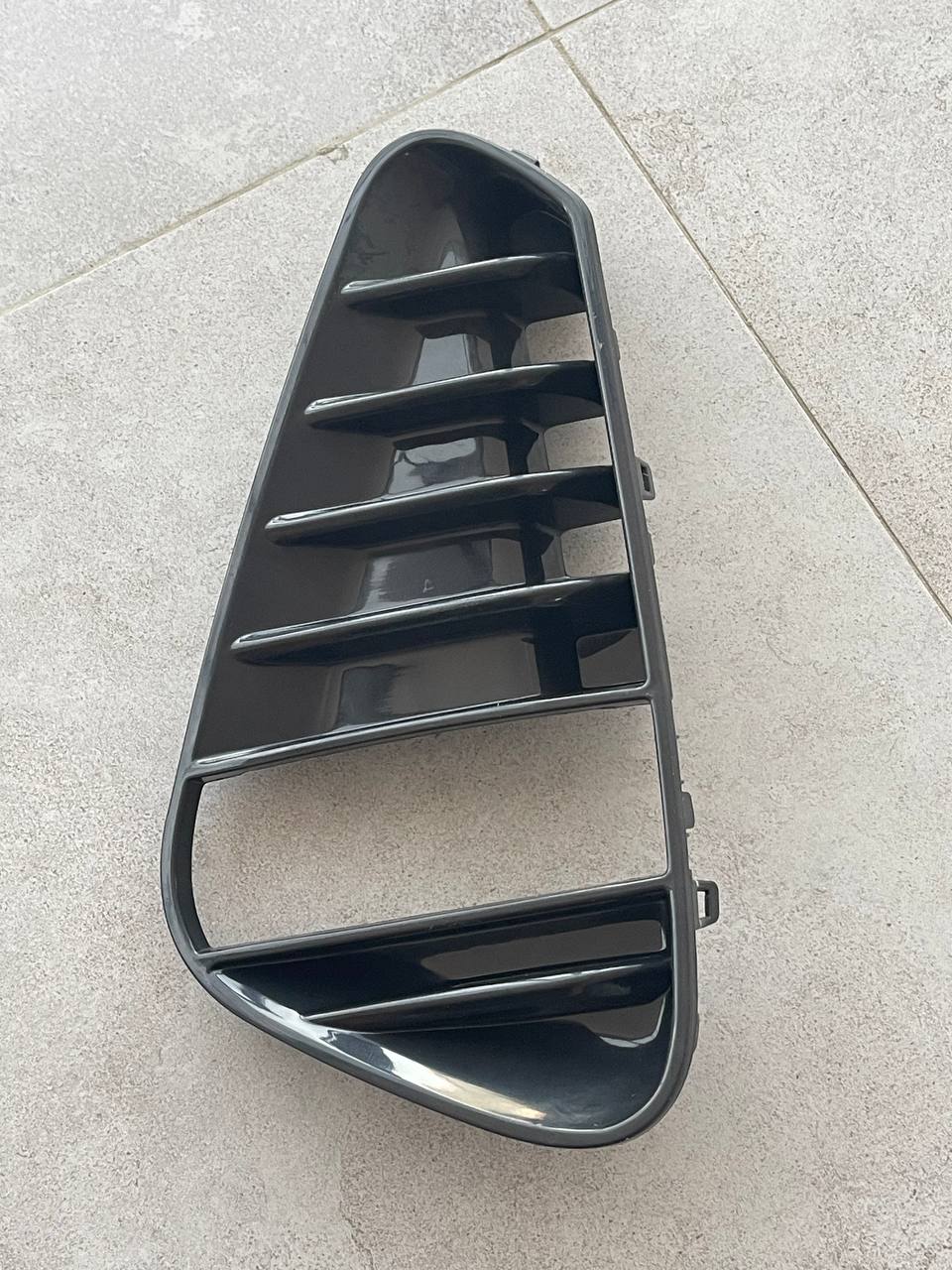 6010084000  右前雾灯盖/Накладка ПТФ передняя правая Geely Coolray